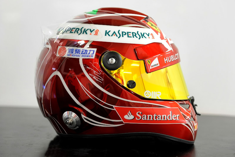 красный шлем Фелипе Массы для Гран-при Бразилии 2013
