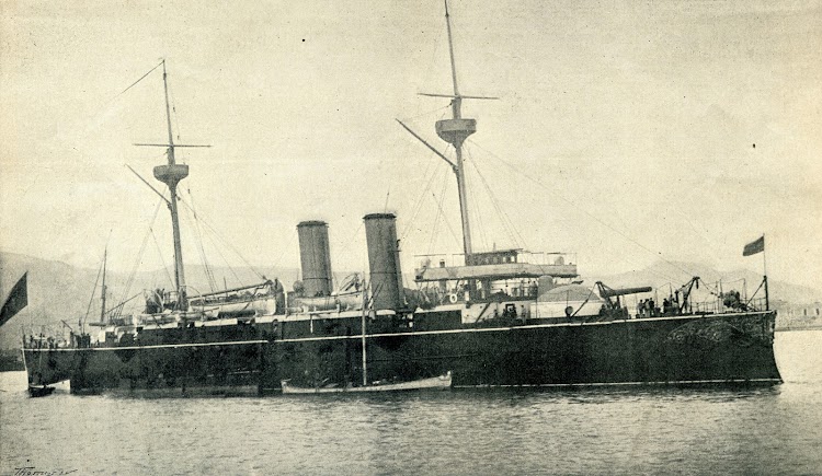 9-El crucero acorazado VIZCAYA en el puerto de Las Palmas, en su viaje a Estados Unidos y Cuba. Foto de Ojeda. Revista desconocida.jpg