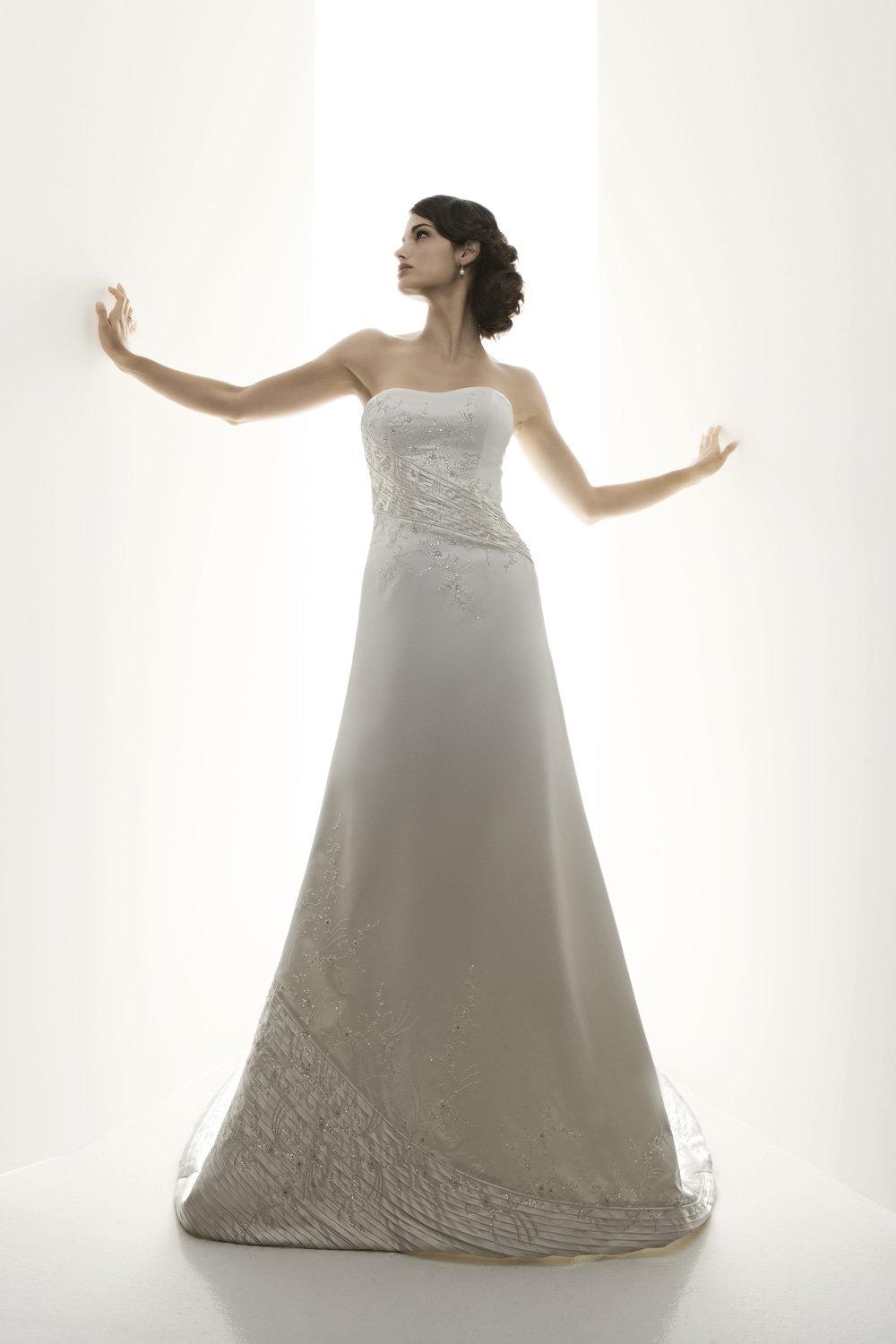New Style 2011 Elegant Simple Design Wedding Dress Bridal Dress Y661