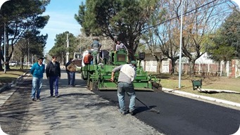 El jefe comunal de La Costa recorrió la avenida 58 de Mar del Tuyú, donde se realizan tareas de pavimentación