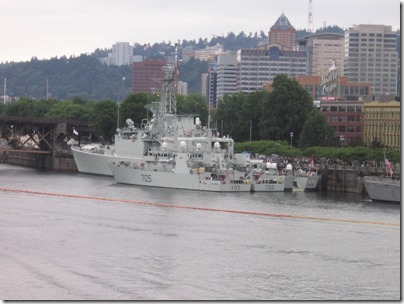 IMG_6224 HMCS Algonquin (DDG 283), HMCS Nanaimo (MM 702) & HMCS Whitehorse (MM 705) in Portland, Oregon on June 7, 2009