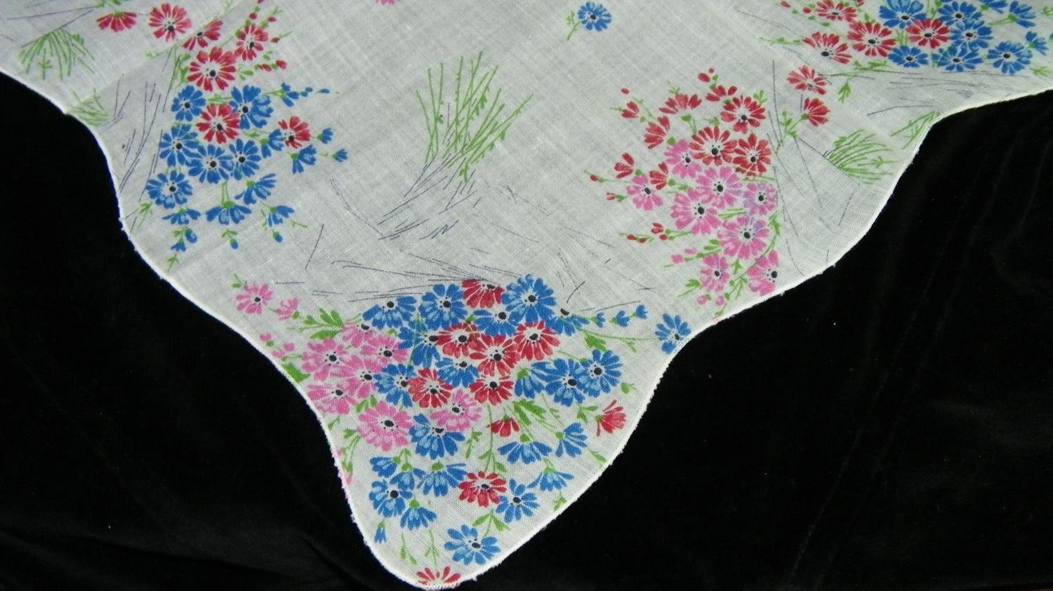 Vintage 15 Inch Scalloped Pink and Blue Daisy Floral Bridesmaid Wedding