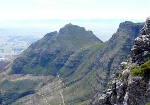Devil's_Peak_from_the_Summit_of_Table_Mountain