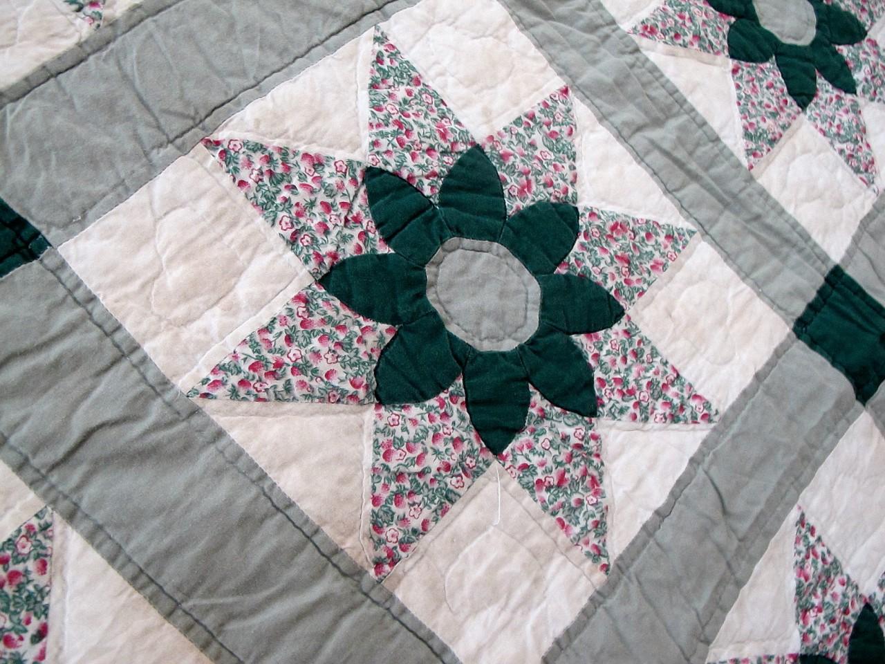 wedding ring quilt above.