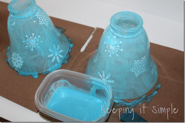 Holiday-turquoise-lights-with-glittery-snowflakes (4)