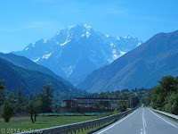 Im Aostatal. Blick zurück auf den Monte Bianco, den alles überragenden Mont Blanc.