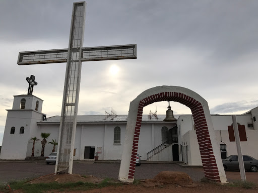 Christ the King Catholic Church, Regina Este 520, Pima 1, Lomas de Fátima, 84020 Nogales, Son., México, Institución religiosa | SON