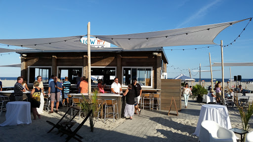 Bar & Grill «Bungalow No. 7 Beach Bar», reviews and photos, 402 E Rochester Ave, Wildwood Crest, NJ 08260, USA
