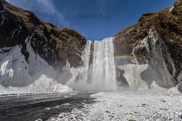 Sskogarfoss-ferdamenn-vetur-folk