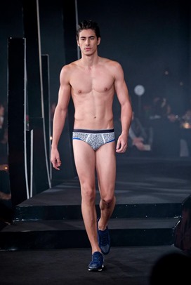 Red Charity Gala River Viiperi Bench11