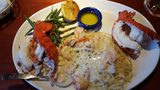 Seafood Restaurant «Red Lobster», reviews and photos, 902 Commons Dr, Geneva, IL 60134, USA