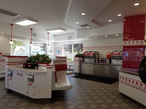 Hamburger Restaurant «In-N-Out Burger», reviews and photos, 1020 Olive Dr, Davis, CA 95616, USA