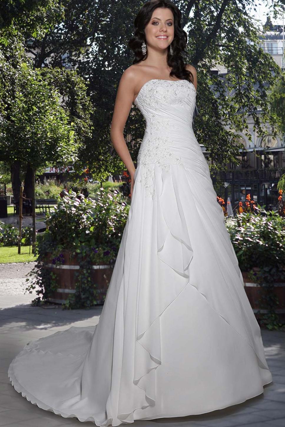 Discount Embroidered Strapless Natural Waist Princess Wedding Gown aw022