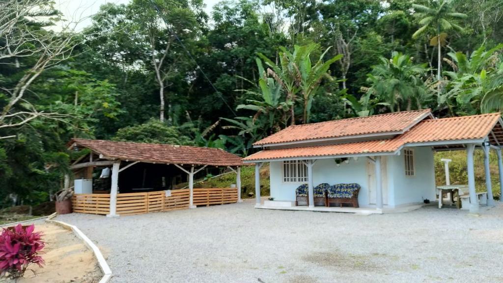 Sítio com 2 dormitórios à venda, 3000 m² por R$ 300.000,00 - Oliveira - Tijucas/SC