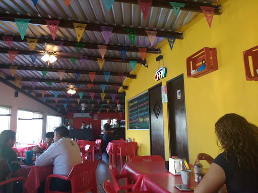 Rulos, Boulevard Manuel Cavazos Lerma 1, Los Sauces, 87380 Matamoros, Tamps., México, Restaurantes o cafeterías | TAMPS
