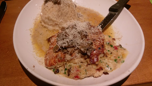 Italian Restaurant «Olive Garden», reviews and photos, 17410 Valley Mall Rd, Hagerstown, MD 21740, USA