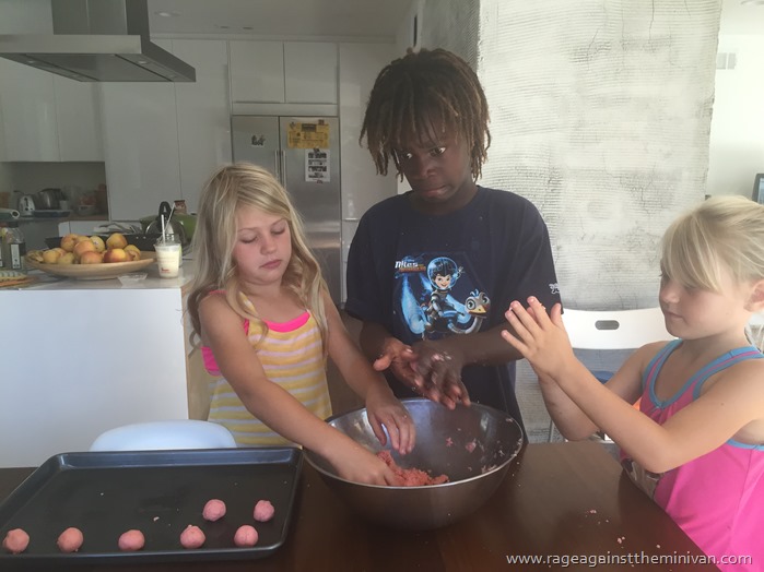 Easy, no-measure cakepops that kids can make