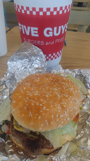 Fast Food Restaurant «Five Guys», reviews and photos, 5411 Harvey St, Muskegon, MI 49444, USA