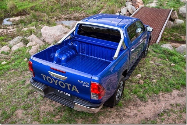 2016-Toyota-Hilux-20