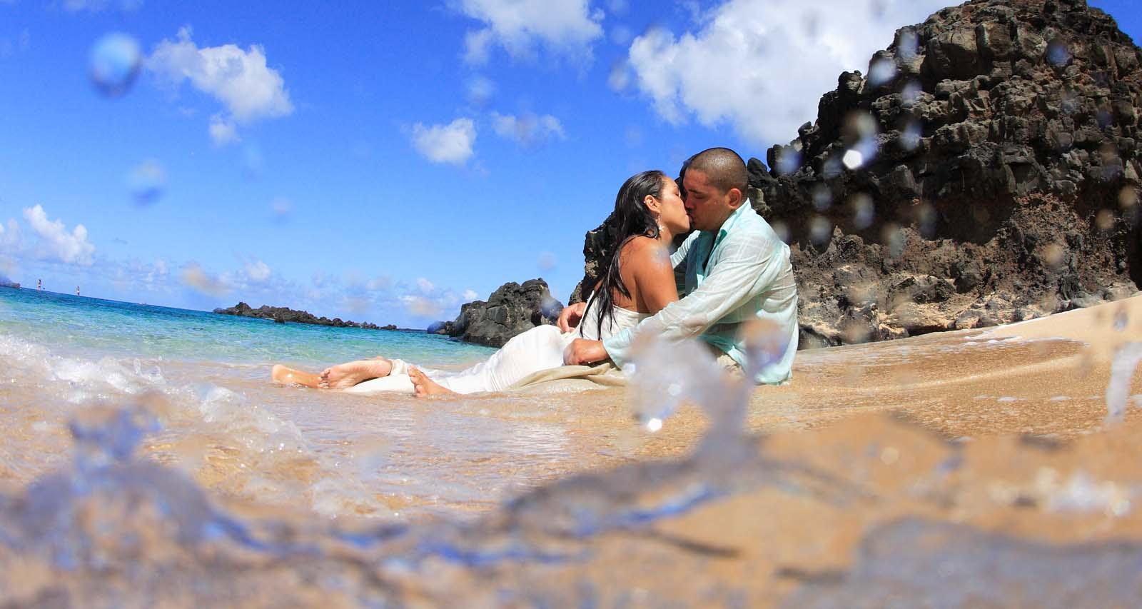 Hawaii Wedding Photogrpher. Elegance On The Edge   