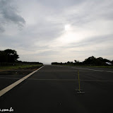 Estrada corta a pista de pouso  na ilha de Ometepe, Nicarágua