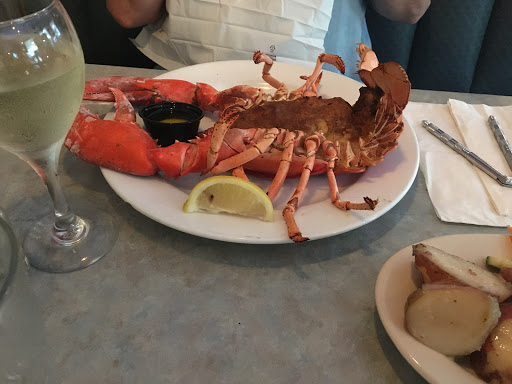Seafood Restaurant «Westbrook Lobster Restaurant and Bar», reviews and photos, 346 E Main St, Clinton, CT 06413, USA