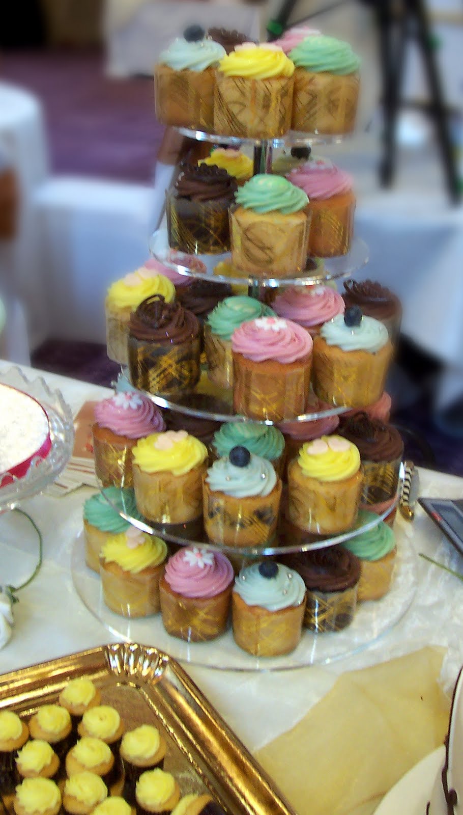 cupcake tower wedding ideas