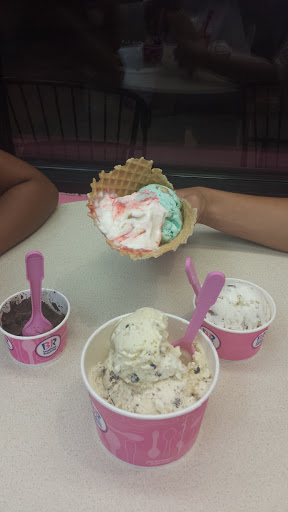 Ice Cream Shop «Baskin-Robbins», reviews and photos, 1172 W Lake Cook Rd, Buffalo Grove, IL 60089, USA