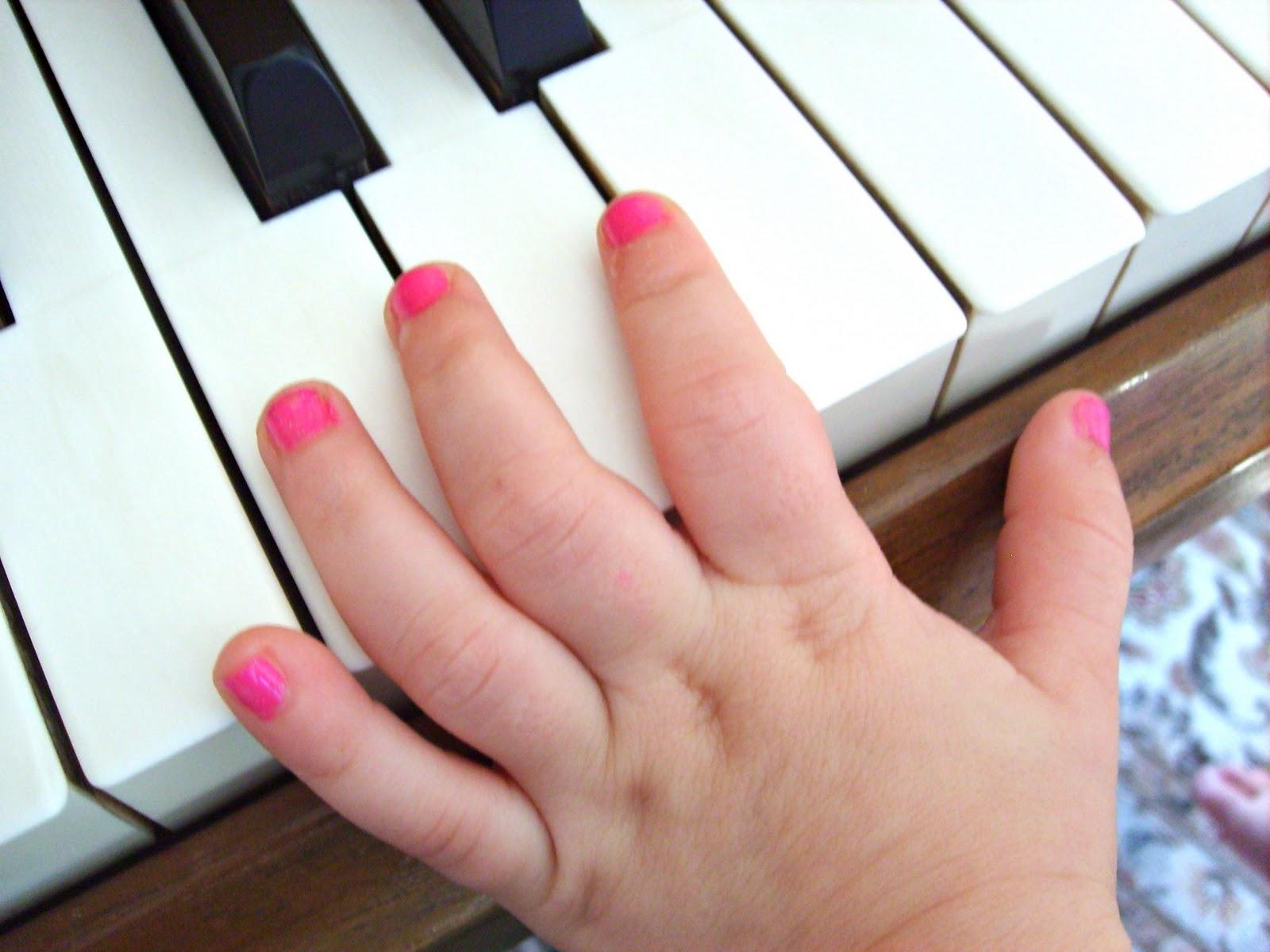 pink nails turned out: