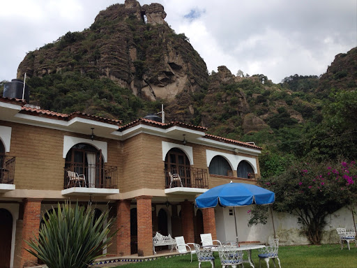 Hostal Ventana del Cielo, Calle Revolucion No. 20 esquina Candelaria,, Poblado de Amatlan, Tepoztlan., 62525 Amatlán de Quetzalcóatl, Mor., México, Alojamiento en interiores | MOR