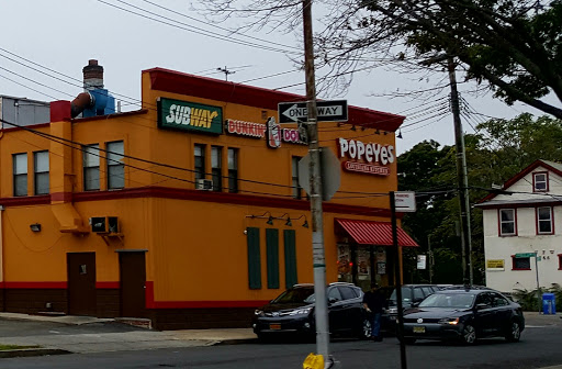 Chicken Restaurant «Popeyes Louisiana Kitchen», reviews and photos, 24501 Francis Lewis Blvd, Rosedale, NY 11422, USA