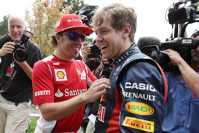 Фернандо Алонсо и Себастьян Феттель встречают друг друга на Гран-при Австралии 2012