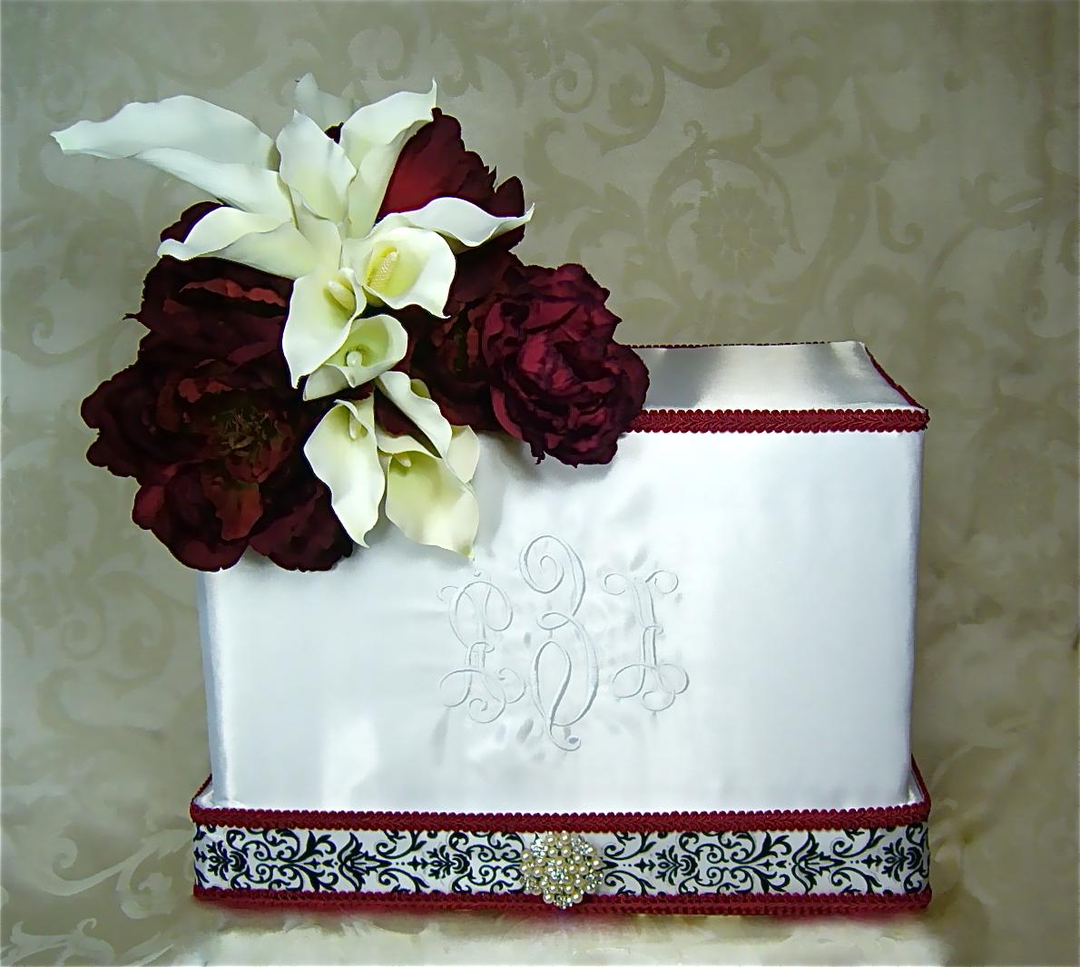 A one-tier  wedding card box