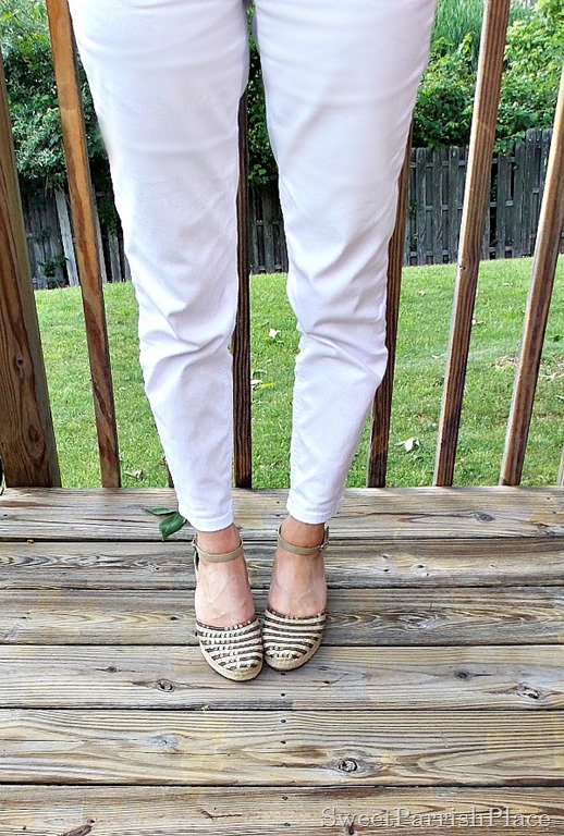 [white-jeans-espadrilles2.jpg]