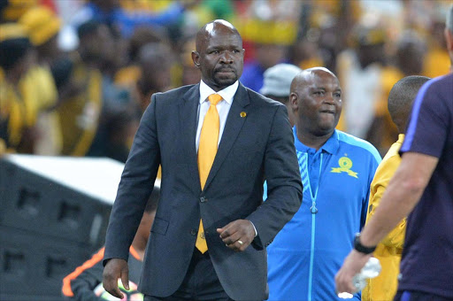 Steve Komphela and Pitso Mosimane during the Absa Premiership match between Kaizer Chiefs and Mamelodi Sundowns at FNB Stadium on April 01, 2017 in Johannesburg, South Africa. (Photo by Lefty Shivambu/Gallo Images)