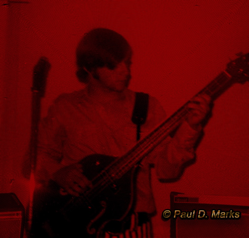 [Paul%2520with%2520bass%2520D2a%2520w%2520revised%2520copyright%2520--%2520img041%2520--%2520Halftone%2520Patter%2520Circle%255B4%255D.jpg]
