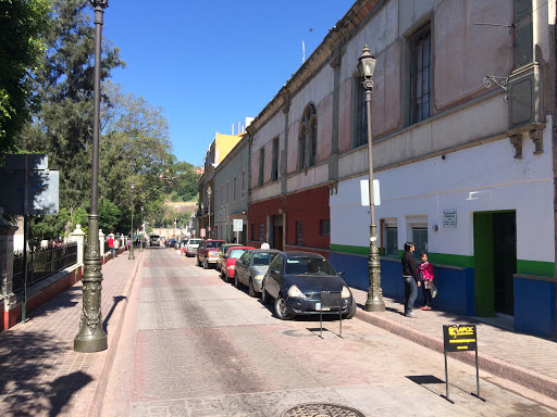 LAPCIC Análisis Clínicos, Cantador 15, Centro, 36000 Guanajuato, Gto., México, Centro de diagnóstico clínico | GTO