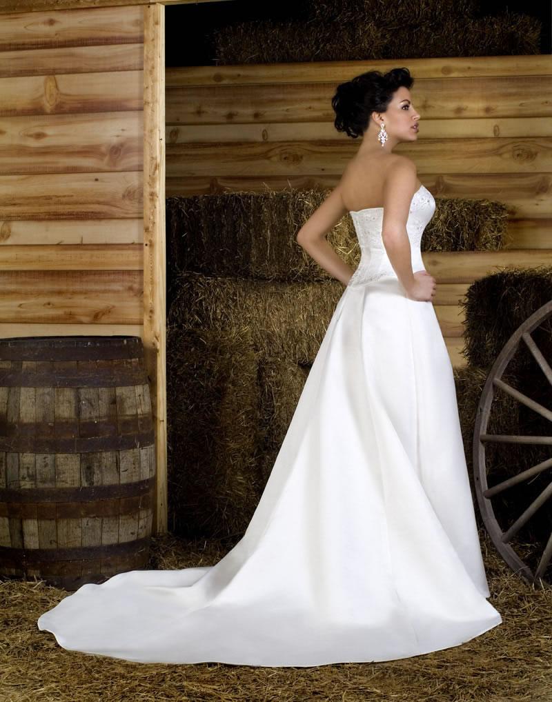Emerald bridal wedding dress 7123. Wedding Dress Style 7123