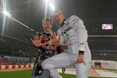 победители кубка наций Себастьян Феттель и Михаэль Шумахер на Гонке чемпионов 2011