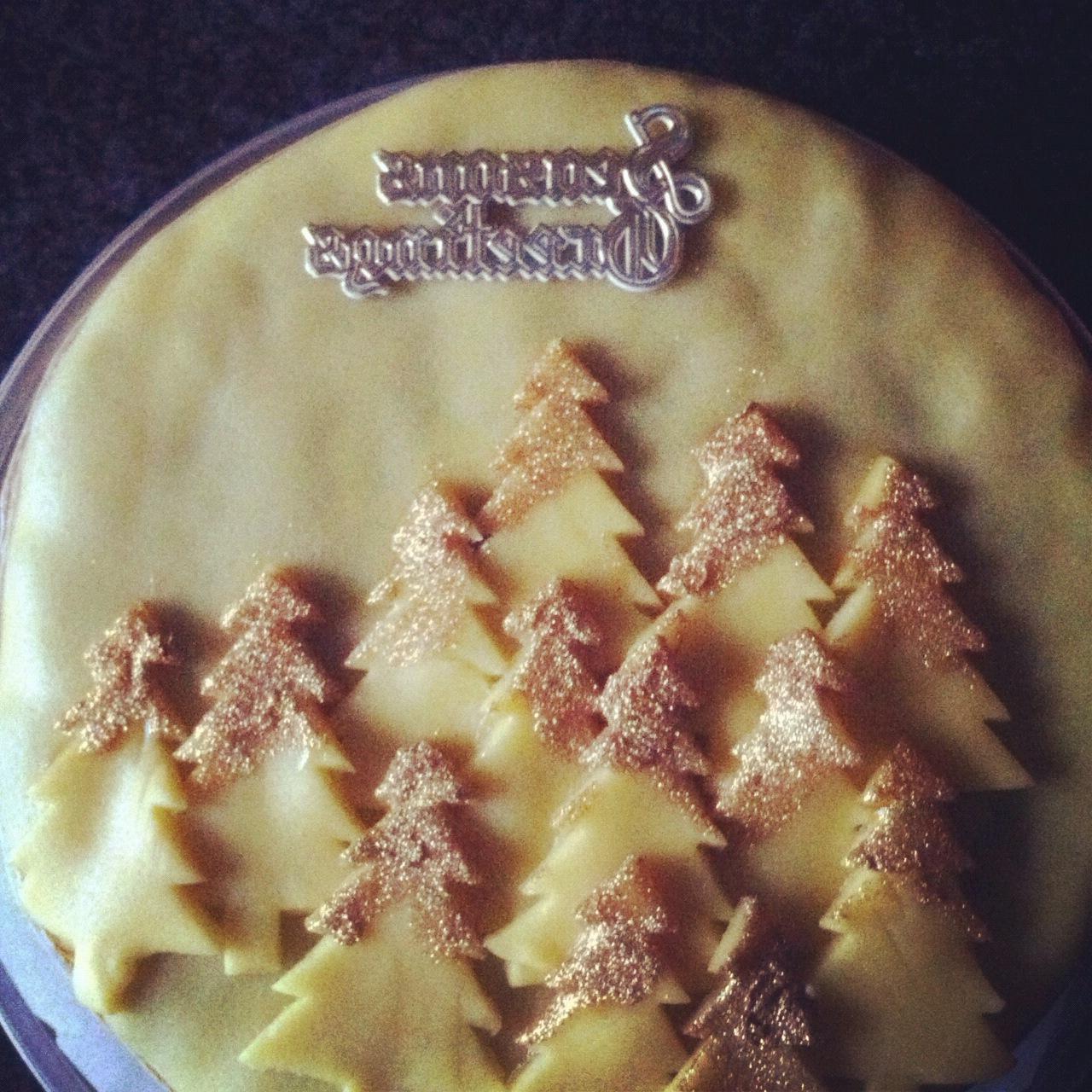 Golden Christmas Cake!