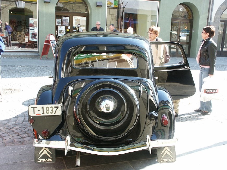 [Citroen-Traction-11-BL-porte-de-mall%255B1%255D.jpg]