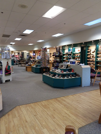 Shoe Store «Footprints Fashion & Footwear», reviews and photos, 79 Costello Rd, Newington, CT 06111, USA