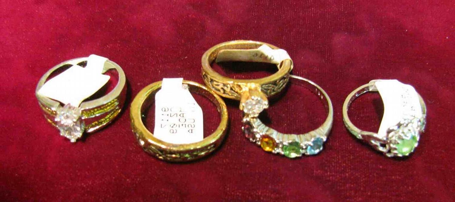 40. Size 9 Gold-plated Wedding Ring Set; Cluster