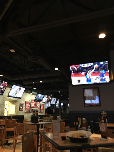 Chicken Wings Restaurant «Buffalo Wild Wings», reviews and photos, 1710 Hilliard Rome Rd, Hilliard, OH 43026, USA