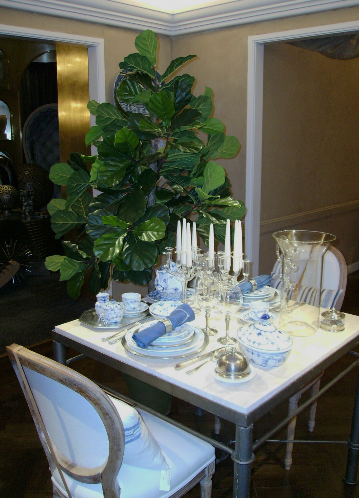 bg-table-setting-with-fiddle-