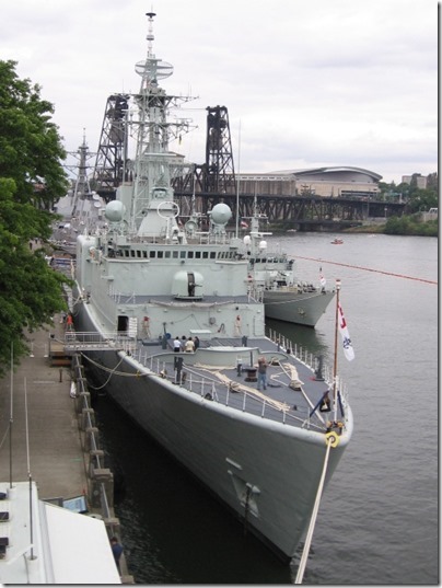 IMG_6265 Canadian Iroquois-class Destroyer HMCS Algonquin (DDG 283) in Portland, Oregon on June 7, 2009
