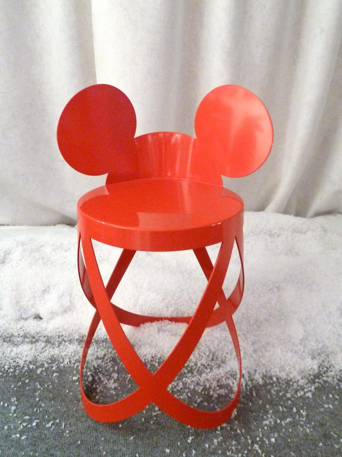 Mickey red ribbon chair Disney