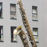 DSC05542.JPG - 3.06.2015. Dinant - miasto rodzinne A. J. Saxa jest ozdobione pomnikami saksofonów