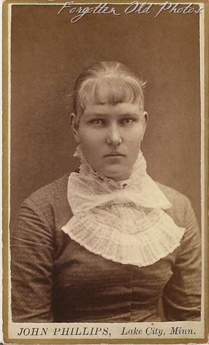 CDV Lady with bangs and big bow Dorset 3