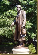 Edward_Everett_Hale_statue,_Boston_Public_Garden,_Boston,_Massachusetts